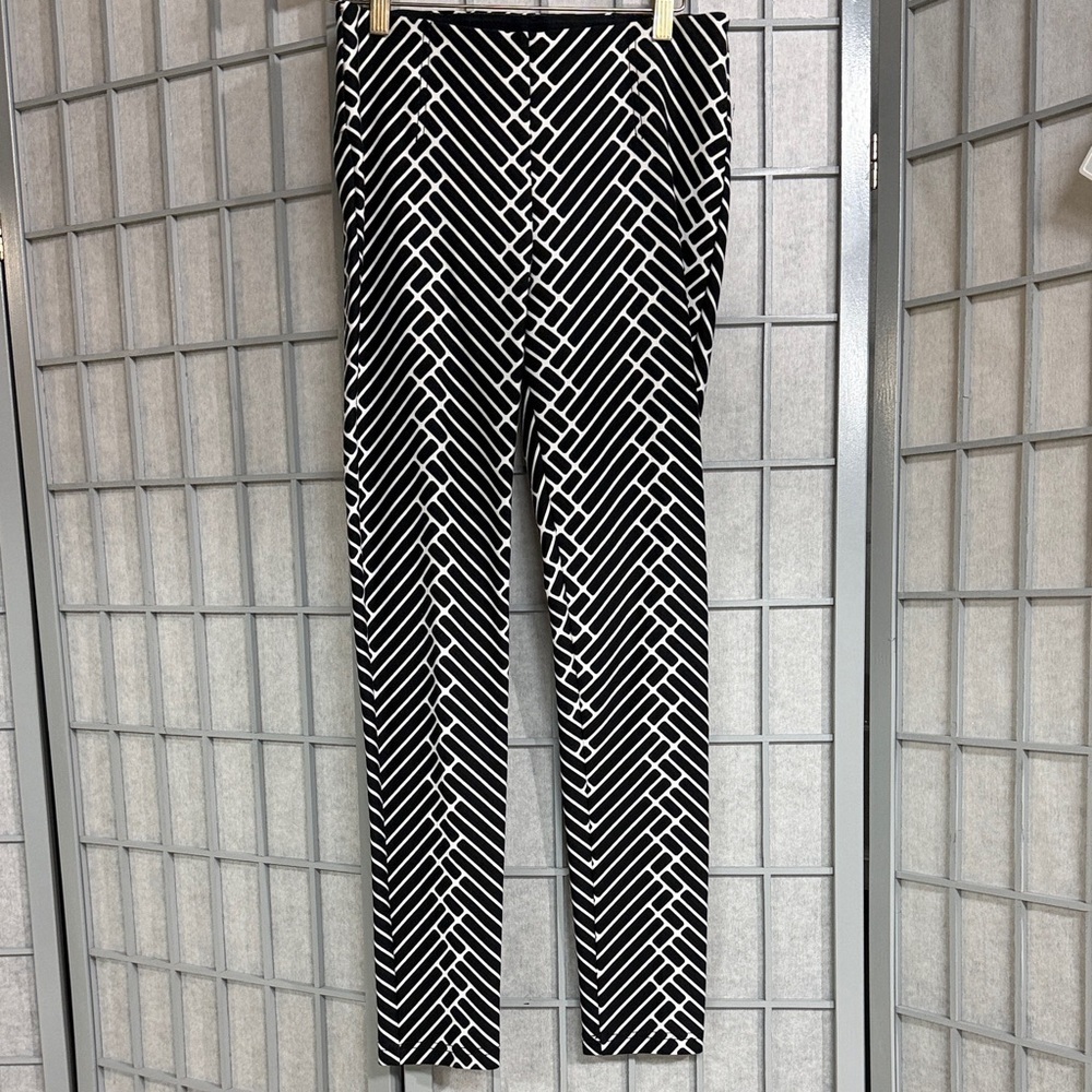 Peter Nygard Black and White Geometric Skinny Pants, Size Small